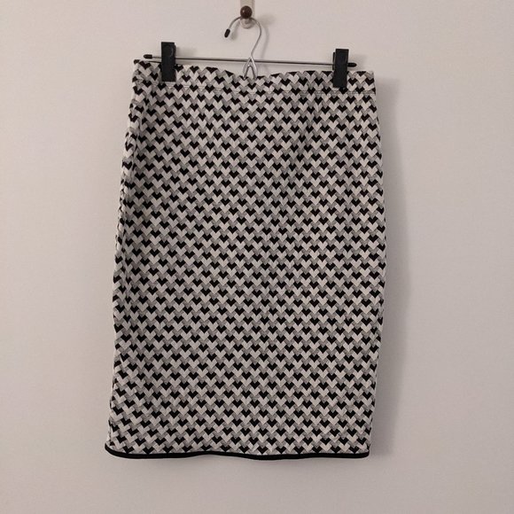 Max Studio knee length pencil skirt size S - Picture 2 of 4